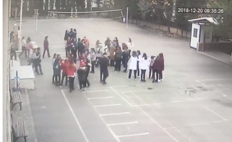 Öğrencilerin deprem paniği kamerada