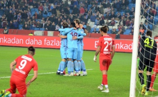 Trabzonspor farklı turladı