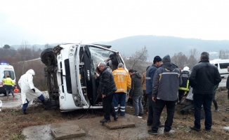 Yolcu midibüsü devrildi: 10 yaralı