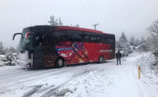 Antalya-Konya karayolu kar nedeniyle trafiğe kapatıldı