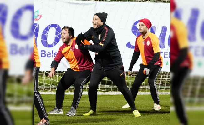 Galatasaray teknik ekibi, muhabirleri mağlup etti