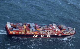 Kuru yük gemisi fırtınada zarar gördü: 270 konteyner kayıp