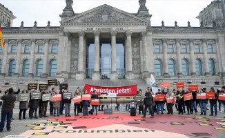 Alman hükümetinin silah ihracat politikası protesto edildi