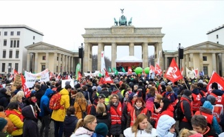 Almanya&#039;da kamu çalışanları &#039;uyarı grevi&#039; yaptı