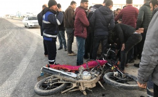 Çarptığı motosikletteki yaralıları bırakıp kaçtı