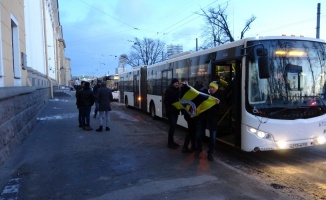 Fenerbahçeli taraftarlar polis eşliğinde stada gitti