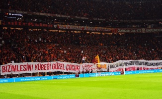 Galatasaray tribünlerinden anlamlı pankartlar