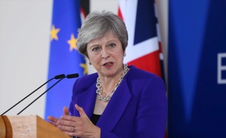 İngiltere Başbakanı Theresa May Brexit oylamasını erteledi