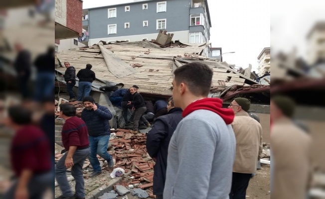 İstanbul’da 8 katlı bina çöktü