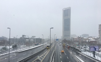 Kar İstanbul’da trafiği olumsuz etkilemedi