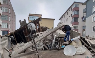 Kartal’da bina çöktü