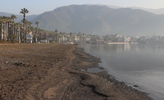 Marmaris’te deniz çekilmesi endişeye sebep oldu