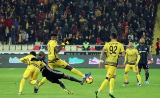 Spor Toto Süper Lig: E. Yeni Malatyaspo: 0 - Beşiktaş: 0 (İlk yarı)
