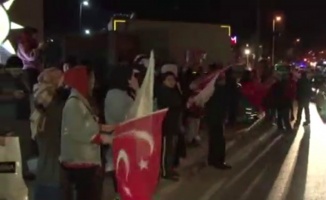 AK Partili vatandaşlar Kısıklı’da kutlamalara başladı