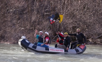 Bakan Varank, Munzur’da rafting yaptı