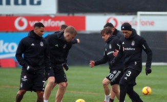 Beşiktaş, sağanak yağmur altında çalıştı