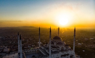Çamlıca Camii görüntüsüyle İstanbul’u süslüyor