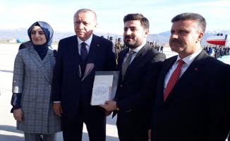 Cumhurbaşkanı Erdoğan,20 yıl önceki mektup arkadaşıyla görüştü