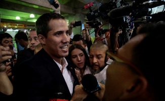 Guaido, Venezuela’ya döndü