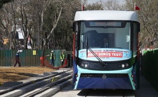 İstanbul&#039;un ilk katenersiz tramvay hattı test ediliyor