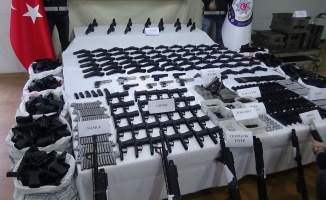 İzmir’de kaçak silah üretilen fabrikaya baskın: 53 gözaltı