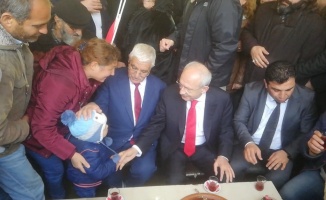 Kılıçdaroğlu vatandaşların çay teklifini geri çevirmedi