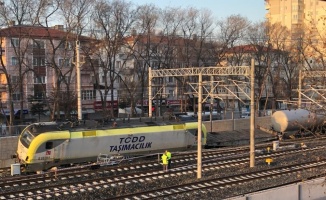 Yakıt treni raydan çıktı