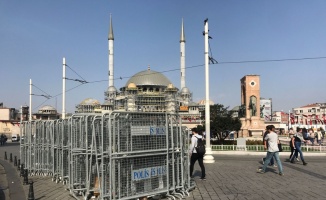 1 Mayıs öncesi Taksim’e polis bariyerleri getirildi