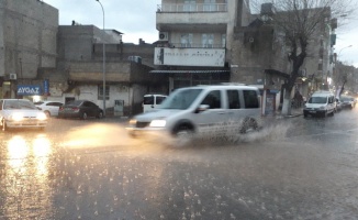 Aniden bastıran dolu hayatı olumsuz etkiledi