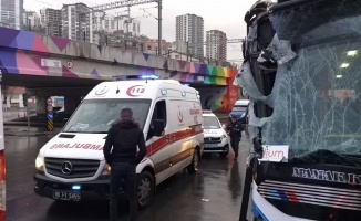 Ankara özel halk otobüsü kaza yaptı: 10 yaralı