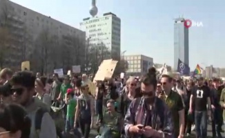 Berlin’de artan kiralar protesto edildi