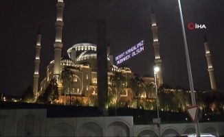 Binlerce kişi Çamlıca Camii’ne akın etti