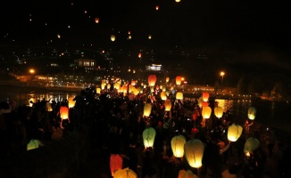 Diyarbakır’da gökyüzü dilek fenerleriyle aydınlandı