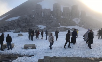 Dünya mirası Nemrut&#039;a ziyaretçi akını