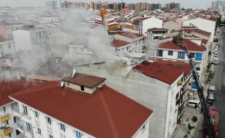 Esenyurt’ta korkutan çatı yangını havadan görüntülendi