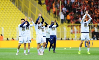 Fenerbahçeli futbolcular sahaya ‘Can Bartu’ ile çıktı