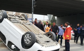 Mardin’de bir araçla çarpışan otomobil takla attı: 3 yaralı