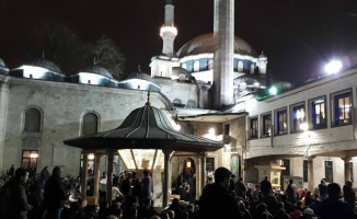 Miraç Kandili’nde vatandaşlar Eyüpsultan Camii’ne akın etti