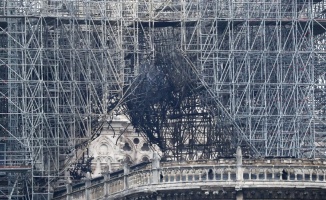 Notre Dame Katedrali’ndeki yangın 8,5 saatte söndürülebildi
