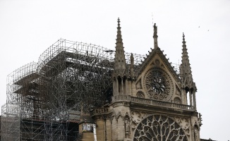 &quot;Notre-Dame Katedrali’ni yeniden inşa edeceğiz&quot;