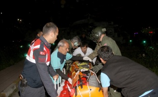 Paraşütle kayalıklara düşen genci askeri helikopter kurtardı