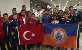 Serbest Güreş Milli Takımı, İstanbul’a geldi