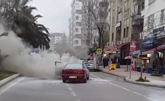 Seyir halindeki otomobilde yangın çıktı