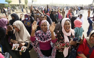 Sudan halkı sivil darbe yaptı 