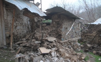 5.2’lik deprem, bin 325 ev ve ahıra zarar vermiş