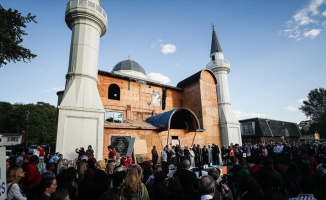 ABD'li Müslümanlardan kundaklanan Diyanet Camii'ne destek