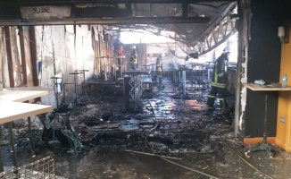 Alev alev yanan lüks restoran küle döndü