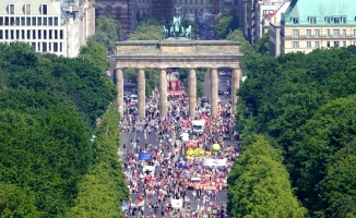 Almanya’da seçim öncesi ırkçılığa karşı protesto