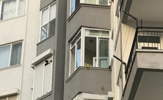 Antalya’da cam silerken 4. kattan düşen kadın öldü