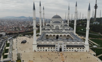 Büyük Çamlıca Camii Ramazan’ın ilk Cumasında doldu taştı